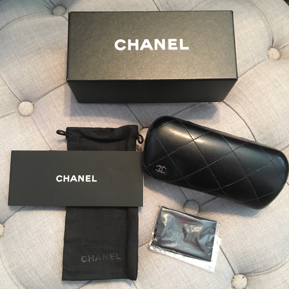 👓 Chanel Quilted Eyeglass Case 🕶